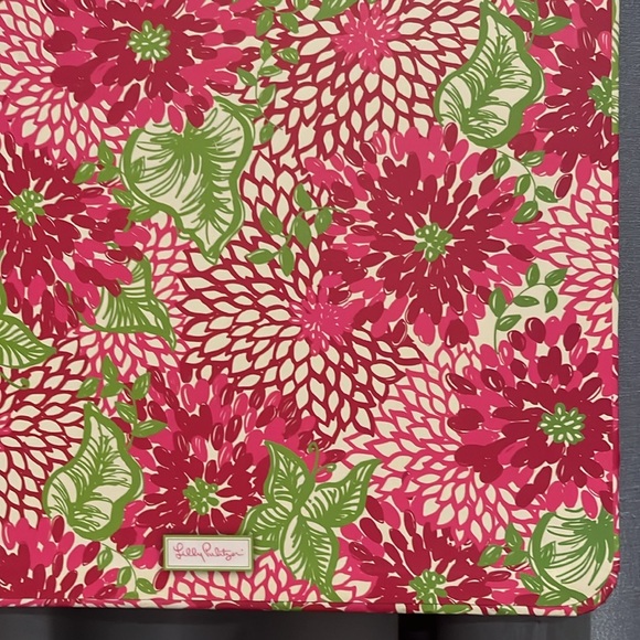 Lilly Pulitzer Magnetic Board with 4 magnets - Picture 8 of 16